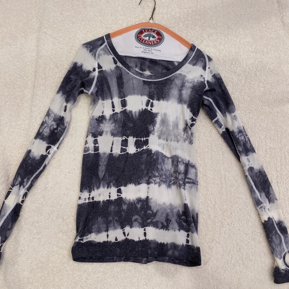 size 6 lululemon swiftly tech long sleeve